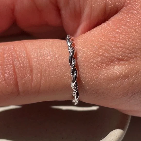 Twist 925 Sterling Silver Ring - Picture 5 of 6